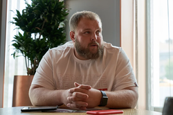 Как живет чемпион России по пощёчинам Вася Пельмень
