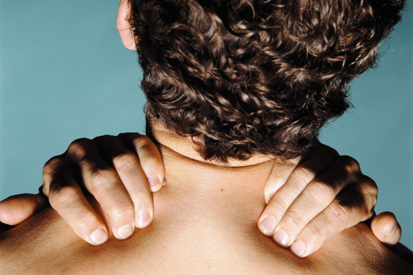 Чем опасно вращение шеей?