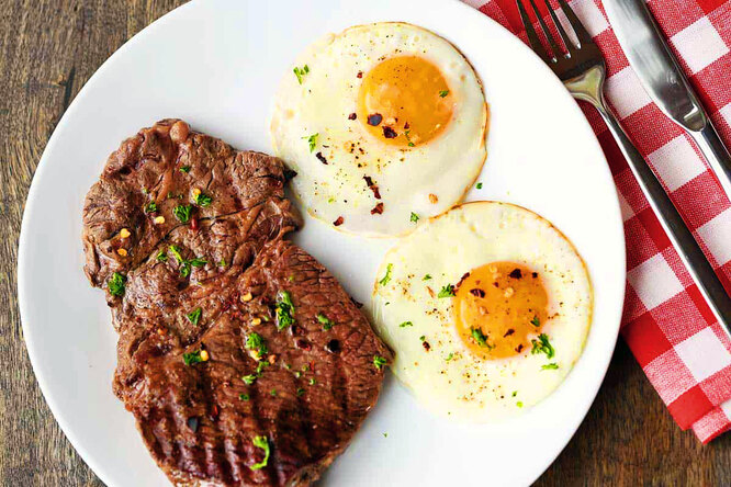 Очень вкусный рецепт для ужина: говяжий стейк в томатном маринаде Очень вкусный рецепт для ужина: говяжий стейк в томатном маринаде