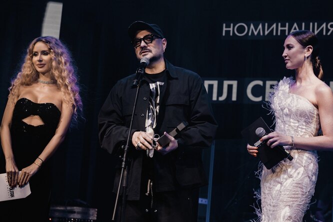 Фёдор Бондарчук, Кирилл Серебренников, Аида Гарифуллина и Сергей Лазарев на премии Cosmopolitan Man Awards Фёдор Бондарчук, Кирилл Серебренников, Аида Гарифуллина и Сергей Лазарев на премии Cosmopolitan Man Awards