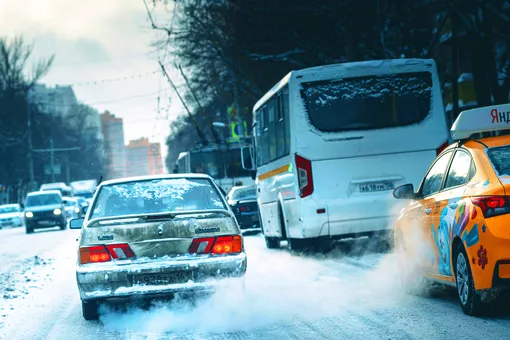 Когда в Москве безопасно выезжать на дорогу, а когда лучше проявить осторожность