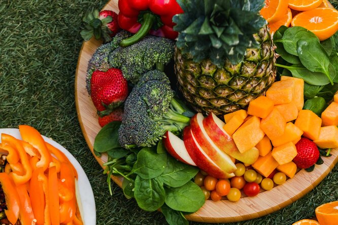 Полезно ли есть только овощи и фрукты?