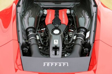 Как устроен мощный двигатель Ferrari V8: видео