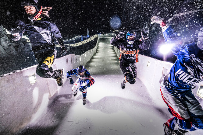 Что такое Ice Cross: рассказывает чемпион мира по бегу на лезвиях Что такое Ice Cross: рассказывает чемпион мира по бегу на лезвиях