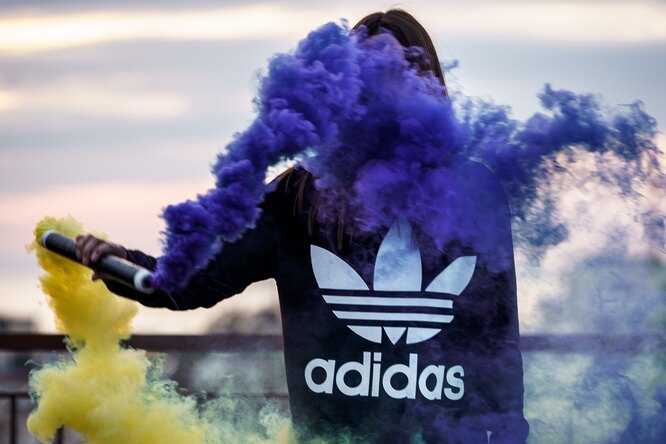 Adidas подаст в суд на нью-йоркский бренд из-за похожих фирменных полосок Adidas подаст в суд на нью-йоркский бренд из-за похожих фирменных полосок