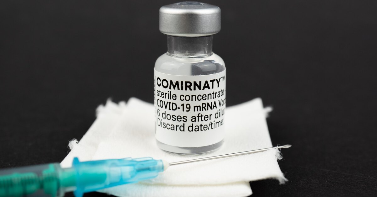 Суд вакцина. Pfizer вакцина. Comirnaty. Бустерная вакцинация что это. Comirnaty вакцина.