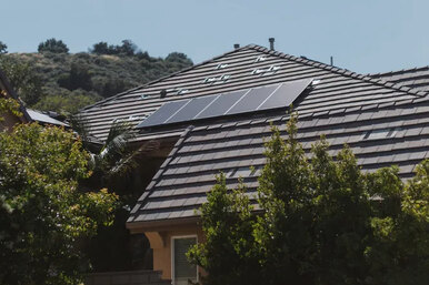 Можно ли вообще не платить за электричество, если поставить много солнечных панелей?