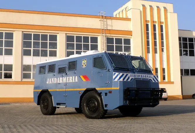 Завод Uzina Automecanica Moreni был основан в 1968 году и специализируется на выпуске броневиков и военной техники. Впрочем, в их линейке были и гражданские машины, например, внедорожник AIP. На снимке броневик модели AM 7.0 M.