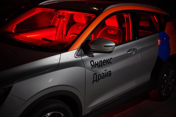 Драйв пополняет парк каршеринга в Москве кроссоверами Geely Coolray