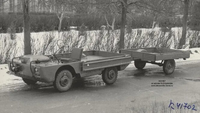 1965 год, ЗАЗ-967. Прототип транспортёра переднего края на основе НАМИ-032М. В комплектацию входил мотоциклетный двигатель, хотя планировалось установить на модель новый V-образный двигатель воздушного охлаждения НАМИ-Г на основе двигателя BMW.