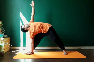Упражнения для здоровой спины: выполняйте их, если долго сидите в течение дня