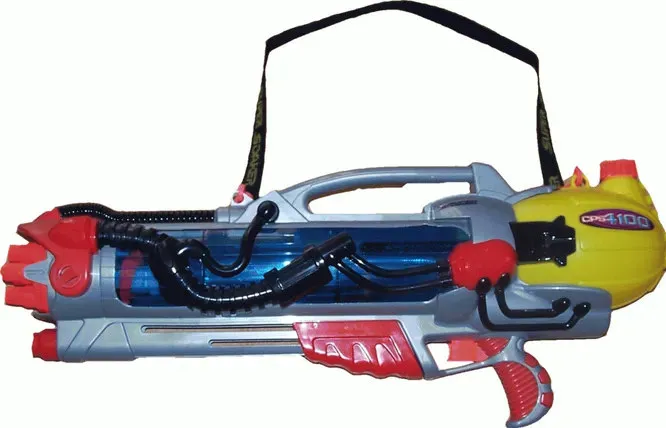 Водяной пистолет Самый мощный водяной пистолет Super Soaker был детищем инженера NASA Лонни Джонсона. Идея выросла из лабораторных работ - в итоге изысканий он получил пистолет, который выстреливает литр воды в секунду на расстояние до 15 метров.