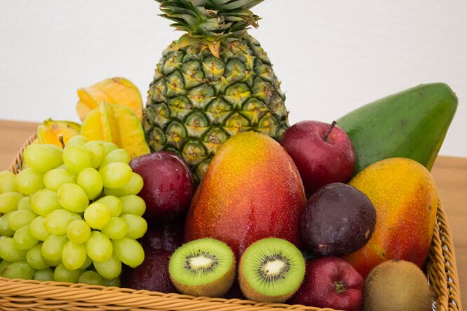 Какие фрукты помогают похудеть: диетолог рассказала, что стоит включить в рацион каждому