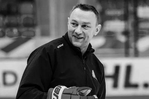 «Выпал из окна»: что известно о загадочной смерти 42-летнего хоккеиста и тренера Константина Кольцова