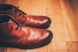 Продлите жизнь своим любимым ботинкам: 8 золотых правил ухода за кожаной обувью
