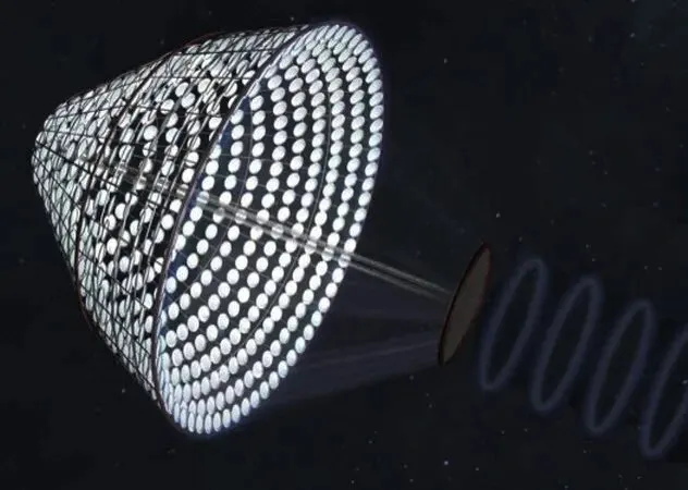 SPS-ALPHA теоретическая конструкция на орбите Солнца, состоящая из десятков тысяч миниатюрных зеркал. Его задачей будет собирать солнечную энергию, конвертировать в микроволновый луч, а затем поставлять на Землю. Эта задумка открывает невероятные возможности, но её воплощение сопряжено с массой проблем и вряд ли планируется в ближайшем будущем.