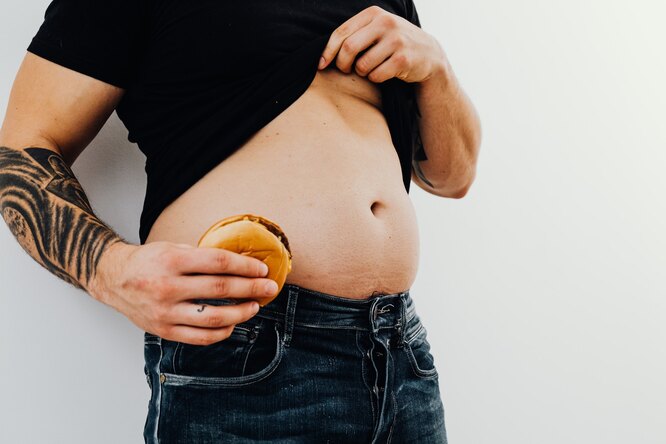 Также лишний вес полезен тем, что жировые прослойки вокруг органов человека с избыточным весом повышают его иммунитет.