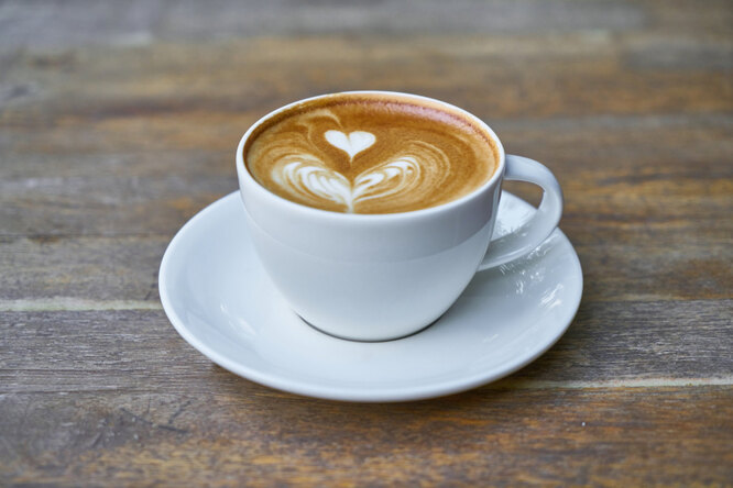 Можно ли пить кофе в жару: неожиданная рекомендация врача, которая вас удивит