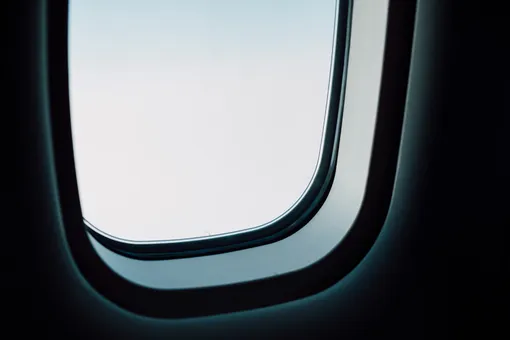 В самолете вас просят поднять шторки иллюминатора – и вот почему