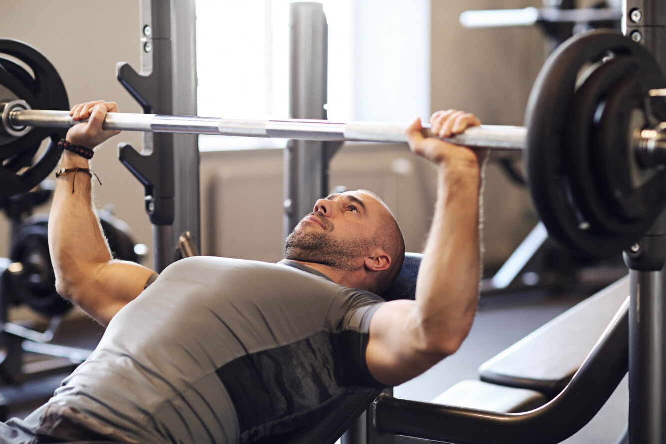 Как преодолеть «мертвую точку» в жиме лежа?
