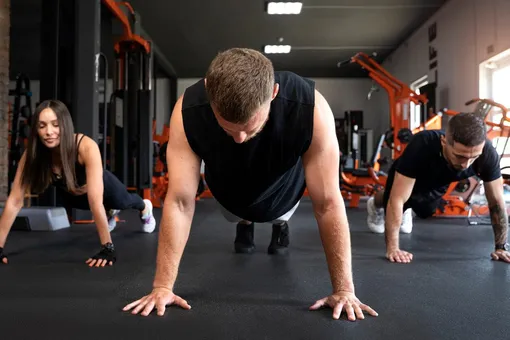 Как прокачать все мышцы дома: тренировка, которая на 100% заменит вам зал