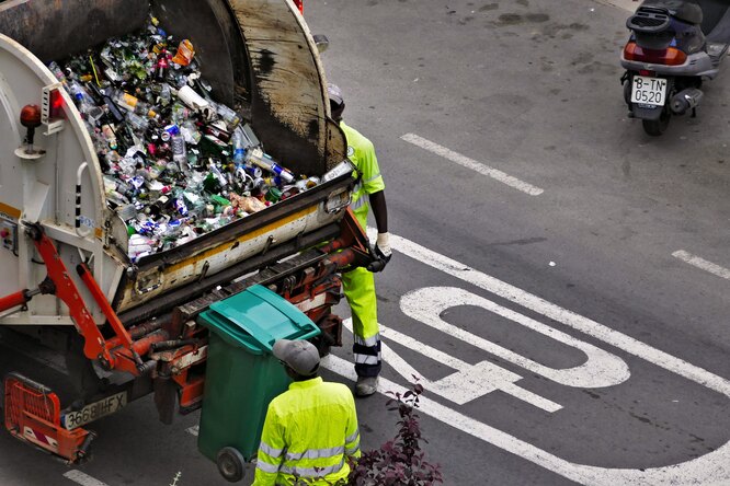 Экс-мэр полумиллионного города бросила политику и стала водителем мусоровоза