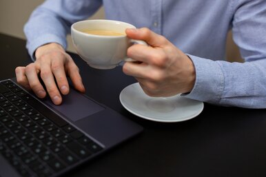 Как спасти залитую клавиатуру ноутбука: 7 первых шагов Как спасти залитую клавиатуру ноутбука: 7 первых шагов