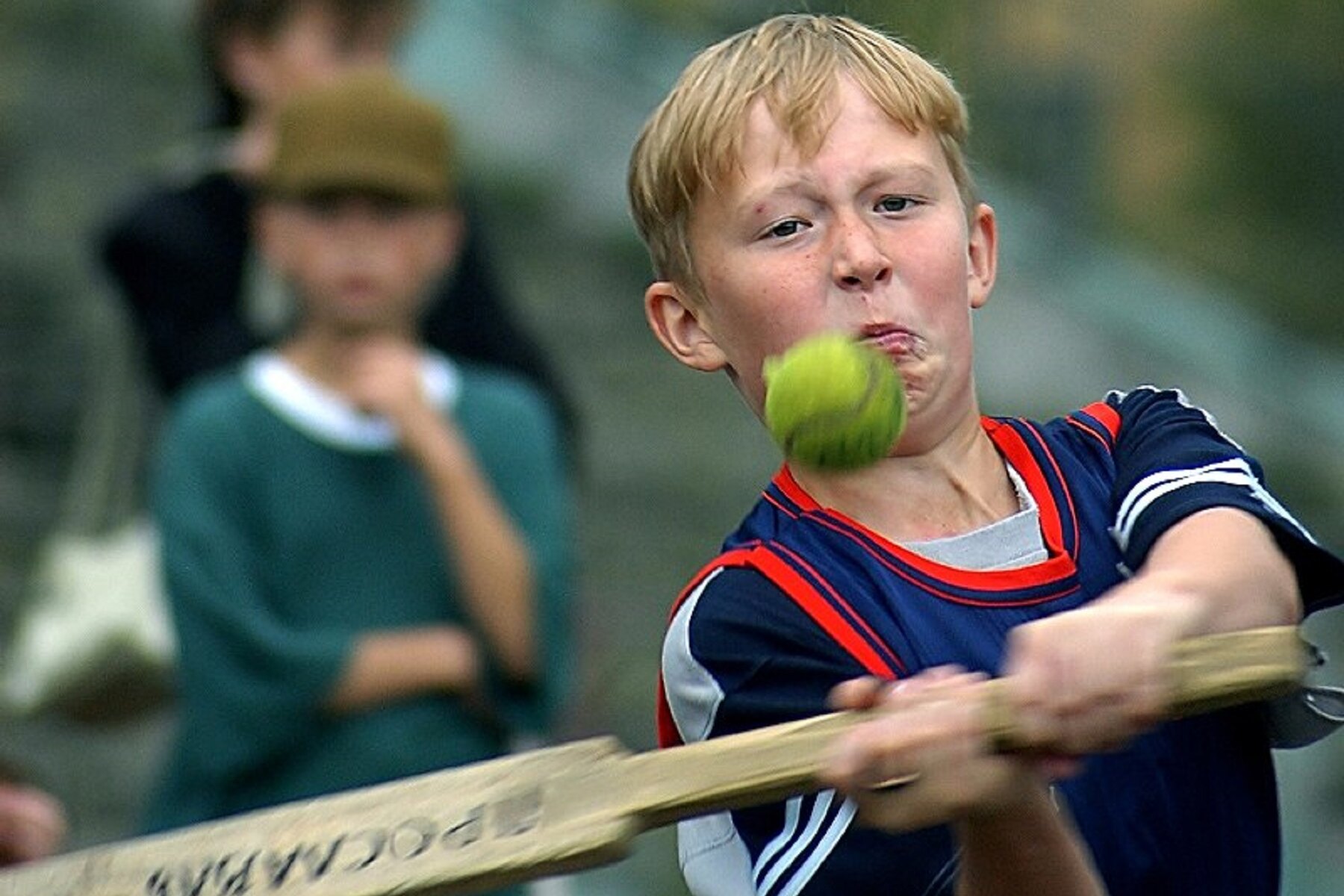 Лапта игра. Лапта по американски 7 букв. Лапта вид спорта. Лапта по американски 7 букв. Мячи и биты лапты старые.