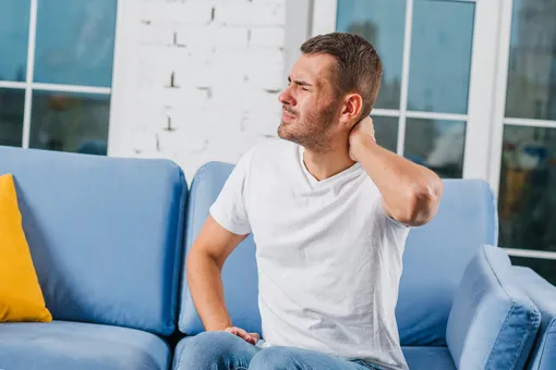 4 опасных болезни, которые могут вызывать усталость и скованность шеи
