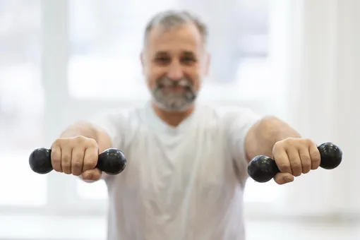 Как избавиться от обвисшей мужской груди: лучшее упражнение после 40 лет