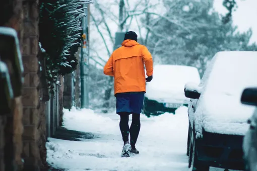 Вы худеете быстрее на 30%: чем полезен бег по снегу