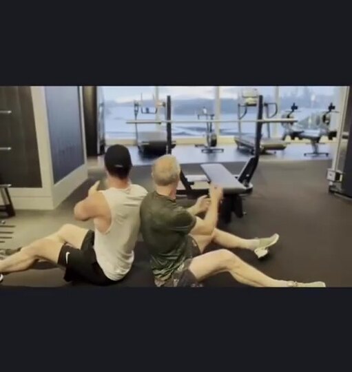 Нажми и смотри