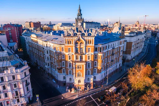 Гостиный двор и Яйцо Фаберже: необычные дома в Москве, где можно купить квартиру