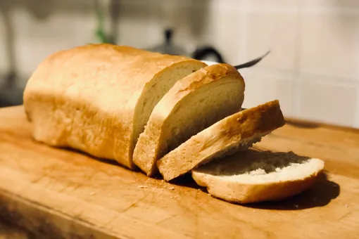 С чем категорически запрещено есть белый хлеб?