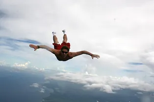 Видео: прыжок с воздушного шара без парашюта
