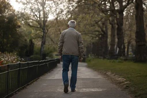 Будущее наступило: мужчине с болезнью Паркинсона внедрили имплант, чтобы он снова мог ходить
