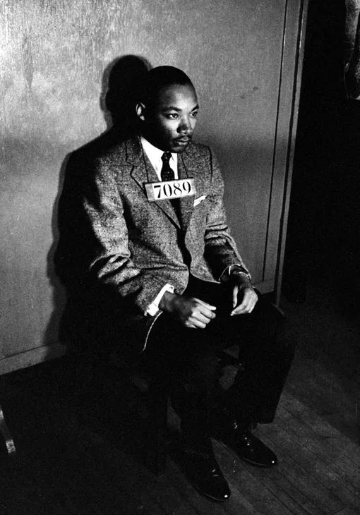 Мартин Лютер Кинг во время ареста в 1956 г.