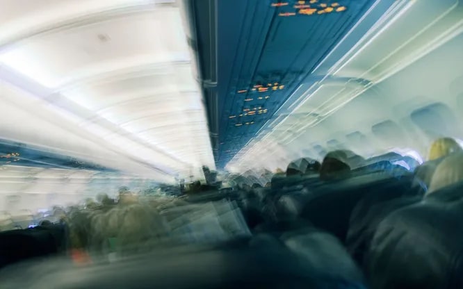 Турбулентность в самолете опасна прежде всего для пассажиров. Лайнеру она не повредит