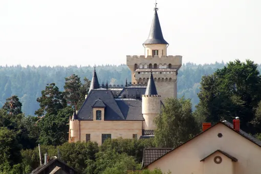 Продается замок Аллы Пугачевой: за что певица хочет 1 миллиард рублей?