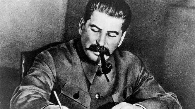 Армия гибридов. Крайне сомнительный эксперимент советского профессора Ильи Ивановича Иванова по созданию гибридов человека и шимпанзе для использования их в военных целях и для выполнения тяжёлых работ. Попытки осеменить самок шимпанзе человеческими сперматозоидами провалились. Информация о том, имели ли место обратные эксперименты, остаётся весьма противоречивой. Официально эти проекты были остановлены в начале 1930-х