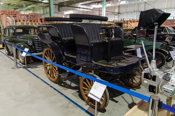 Оригинал. Единственный сохранившийся Stoewer Grosser Motorwagen, первая модель компании. В СССР попал после войны.