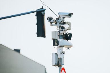 Неожиданные нарушения, которые могут фиксировать дорожные камеры: об этом не догадываются многие водители