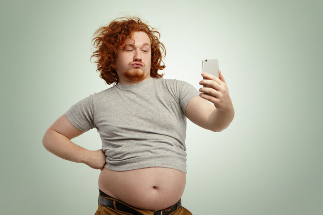 Почему соцсети делают нас толстыми: диетологи советуют отказаться от них на диете