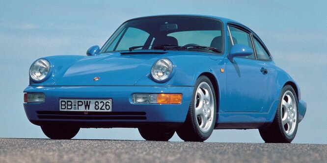964 Carrera RS, 1992 год. Поколение под индексом 964 стало первым заметным преображением модели с начала выпуска. А буквы RS по-прежнему обозначали самую быструю версию.
