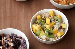 5 вкусных вариантов добавок в кашу