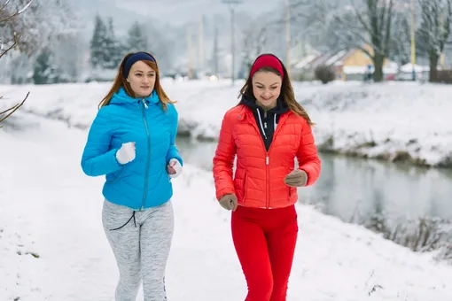 Тренировка на улице зимой может быть эффективной и приятной, если вы правильно подготовитесь и учтете особенности погоды.
