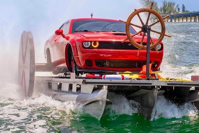 Как превратить 700-сильный Dodge в лодку и получить миллионы просмотров: приключения Challenger в руках блогера