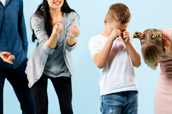 Какие фразы не следует говорить своему ребенку?