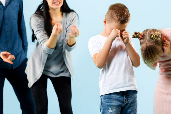 Какие фразы не следует говорить своему ребенку?