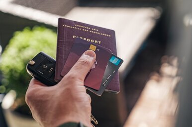 Загранпаспорт и вы: как правильно обращаться с документом и где его лучше всего хранить во время путешествия Загранпаспорт и вы: как правильно обращаться с документом и где его лучше всего хранить во время путешествия